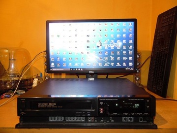 Видеорегистратор VHS Universum VR-2311 поврежден