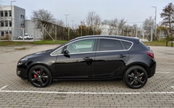 Opel Astra J Hatchback 5d 1.6 Turbo ECOTEC 180KM 2009 Opel Astra 1,6T (180KM) 1.6 Benzyna 180KM, zdjęcie 1