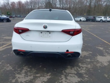 Alfa Romeo Giulia II Sedan 2.0 TBi 280KM 2019 Alfa Romeo Giulia 2019 ALFA ROMEO GIULIA TI SPORT AWD 2.0 Benzyna 280KM, zdjęcie 5