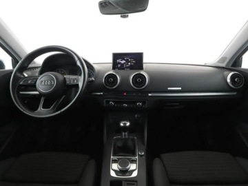 Audi A3 8V Limousine Facelifting 1.0 TFSI 115KM 2018 Audi A3 Limousine xenon/LED klima auto grzane, zdjęcie 14