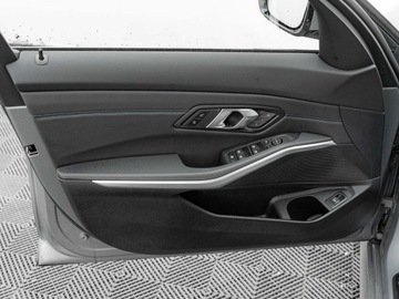 BMW Seria 3 G20-G21 Touring Facelifting 2.0 318d 150KM 2023 BMW 318 WD8711R#318d mHEV M Sport Podgrz.f Cz.park, zdjęcie 8