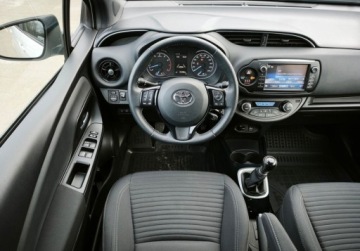 Toyota Yaris III Hatchback 5d Facelifting 2017 1.5 Dual VVT-iE 111KM 2018 Toyota Yaris Selection, Tempomat, Kamera cofania, 2 strefowa klimatyzacja,, zdjęcie 4