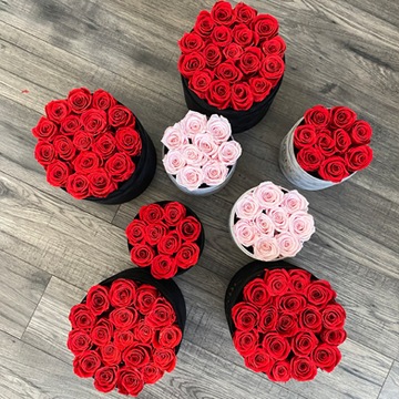 Цветочная коробка красная ETERNAL ROSES от Roses Atelier