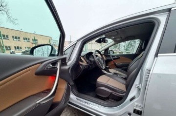 Opel Astra J Sports Tourer 1.4 Turbo ECOTEC 140KM 2011 Opel Astra Opel Astra 1.4 Turbo Cosmo 1.4 Benzyna 140KM, zdjęcie 13