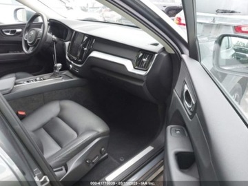 Volvo XC60 II Crossover T5 250KM 2018 Volvo XC 60 2018 VOLVO XC60 T5 MOMENTUM 2.0 Benzyna 250KM, zdjęcie 5