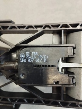 AUDI Q2 KLIKA PRAVÁ PŘEDNÍ LY9T KESSY 8V0837206A