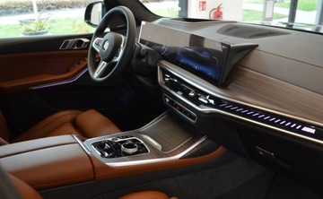 BMW X7 SUV M Facelifting 4.4 M60i 530KM 2025 BMW X7 Dostepne od reki RABAT 20 BMW Bonkowscy Wroclaw 4.4 Benzyna, zdjęcie 18