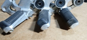 YAMAHA XJ 900 4KM 93-03 ЛЕВАЯ ПОДНОЖКА КРЕПЛЕНИЕ ЗАДНЕГО ПАССАЖИРА