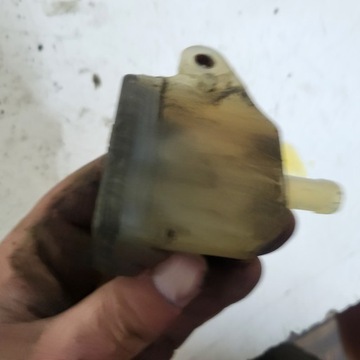 Бачок тормозной жидкости Suzuki Dr 650.