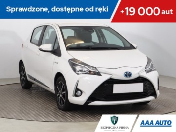 Toyota Yaris III Hatchback 5d Facelifting 2017 1.5 Hybrid 100KM 2018 Toyota Yaris 1.5 Hybrid, Salon Polska, Automat