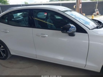 Volvo S60 III 2024 Volvo S60 B5 Core Dark Theme 2024 2.0l 2.0 Benzyna 247KM, zdjęcie 6