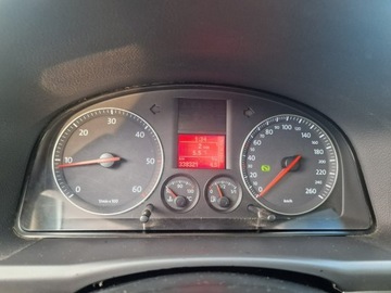 Volkswagen Touran I 2.0 TDI 140KM 2005 Volkswagen Touran 2.0 TDI 136 KM, Automat DSG,, zdjęcie 8