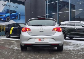 Opel Astra J Hatchback 5d Facelifting 1.6 Twinport ECOTEC 115KM 2015 Opel Astra 1.6 Benzyna 115 KM Enjoy, bezwypadkowy, VATmarza 1.6 Benzyna, zdjęcie 4