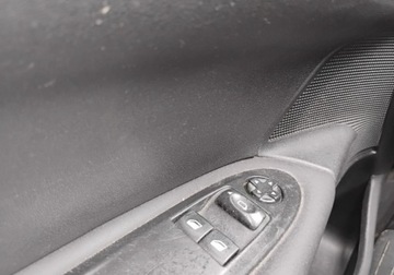 Citroen C4 I Hatchback Facelifting 1.6 HDI 92KM 2010 Citroen C4 2011r, 1.6 HDI. Lekko uszkodzony prawy bok. 1.6 Diesel 92KM, zdjęcie 9