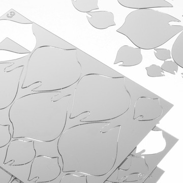 АКРИЛОВЫЕ НАКЛЕЙКИ С ЗЕРКАЛОМ, ПРИКРЕПЛЕННЫМ НА СТЕНЫ