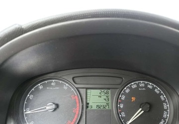 Skoda Fabia II Hatchback 1.2 i HTP 60KM 2009 Skoda Fabia Skoda Fabia, zdjęcie 12