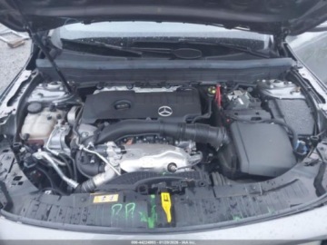 Mercedes GLB 2023 Mercedes-Benz GLB 250 2023 2.0 Benzyna 221KM, zdjęcie 8