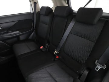 Mitsubishi Outlander III SUV Facelifting 2017 2.0 150KM 2017 Mitsubishi Outlander klima auto grzane fotele, zdjęcie 16