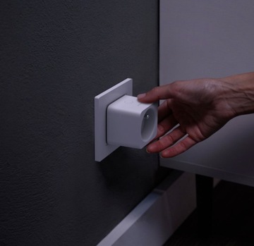 Интеллектуальная розетка Philips HUE Smart Plug 220-240В IP20 белая (CZ/SK)