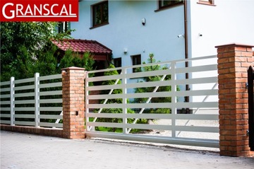 Современный забор с алюминиевой калиткой