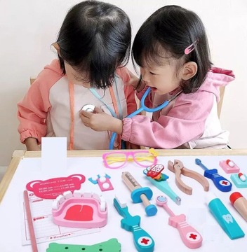 БОЛЬШОЙ ДЕРЕВЯННЫЙ НАБОР ДОКТОРА ДОКТОР ДОКТОР, играющий в доктора