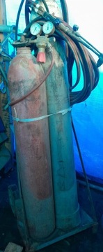 Кислородные цилиндры + ацетилен + сварные аксессуары