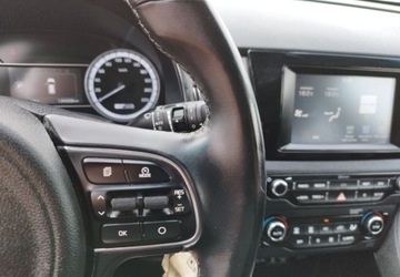 Kia Niro I Crossover 1.6 GDi Hybrid 141KM 2017 Kia Niro Kia Niro 1.6 hybryda klima kamera stan bdb gwarancja przebiegu 1.6, zdjęcie 30