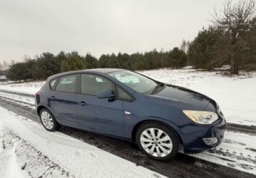 Opel Astra J Hatchback 5d 1.6 Twinport ECOTEC 115KM 2010 Opel Astra Opel Astra 1.6 Innovation 1.6 Benzyna 115KM, zdjęcie 1