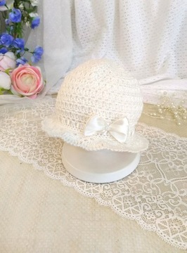 Крестильная шапочка цвета экрю