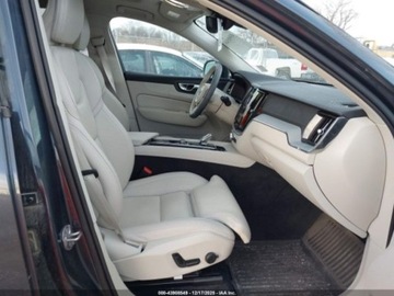 Volvo XC60 II 2025 Volvo XC 60 B5 Ultra 2025, 2.0L R4 247KM, 4x4, od ubezpieczalni. 2.0 247KM, zdjęcie 10