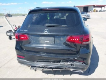 Mercedes GLC C254/X254 2022 Mercedes-Benz GLC 300 2022 2.0 Benzyna 255KM, zdjęcie 3