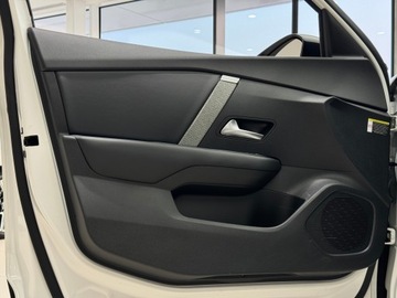 Citroen C4 III SUV 1.2 PureTech 130KM 2022 Citroen C4 Shine / HUD / Nawigacja / Kamera / CarP, zdjęcie 10