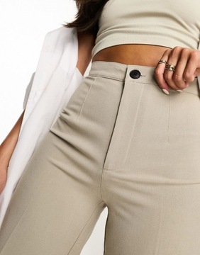 Pull&Bear Beżowe spodnie o regularnym kroju z zaszewkami S