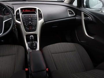 Opel Astra J Sports Tourer 1.7 CDTI ECOTEC 110KM 2011 Opel Astra 1.7 CDTI, Salon Polska, Klima, zdjęcie 7