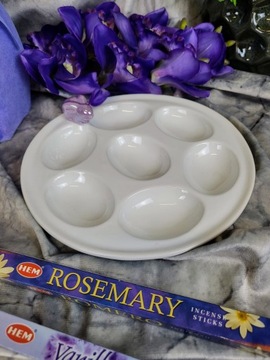 БЕЛАЯ ЯИЧНАЯ ТАРЕЛКА С ЛАВАНДОВЫМ КРОЛИКОМ