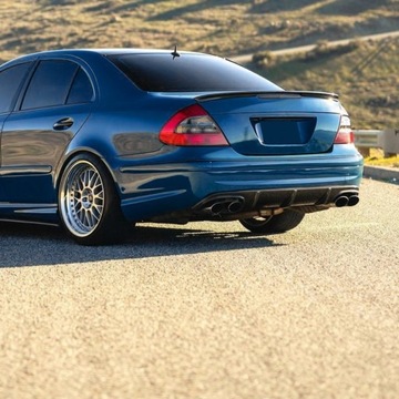 Mercedes W211 AMG spoiler lotka na klapę z ABSu czarny połysk