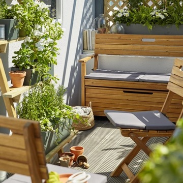 ДЕРЕВЯННАЯ САДОВАЯ СКАМЬЯ НА ТЕРРАСЕ, АКАЦИЯ