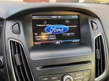 Ford Focus III Kombi Facelifting 1.0 EcoBoost 125KM 2014 navi alu 17&#039; PDC P+T climatronic, zdjęcie 26