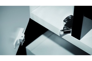 ЗАЩЕЛКА БАМПЕРА ОТКРЫТЬ ПЕРЕДНИЙ ОТПУСКАТЕЛЬ НАЖМИТЕ