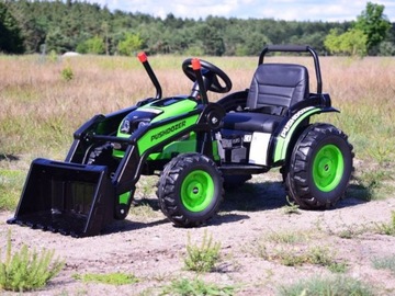 TRAKTOR Z ŁYŻKĄ ŁADOWARKĄ PILOT RADIO FM HL389