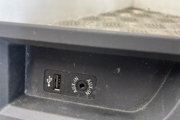 PŘÍDAVNÉ SPONA MULTIMEDIA (AUX/USB) BMW 4 GRANÁT COUPE (F36) 9207358 3.0L