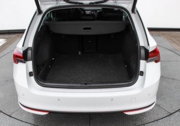 Skoda Octavia IV Kombi 2.0 TDI 150KM 2025 Skoda Octavia Hak holowniczy, Kierownica podgrzewana, Edition 130 2.0 150KM, zdjęcie 9