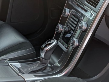 Volvo XC60 I SUV Facelifting 2.0 D4 DRIVE-E 181KM 2014 Volvo XC 60 R-design Navi Alcantara Radar Tempomat Serwis Gwarancja 2.0, zdjęcie 35