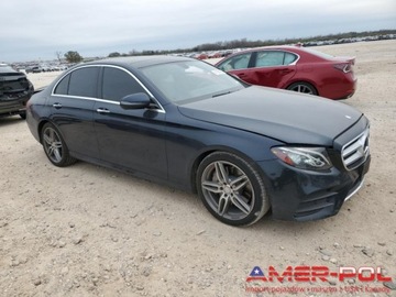Mercedes Klasa E W213 2017 Mercedes-Benz Klasa E _E300_W213_2.0 L_241 km_2017r 2.0 Benzyna 241KM, zdjęcie 1