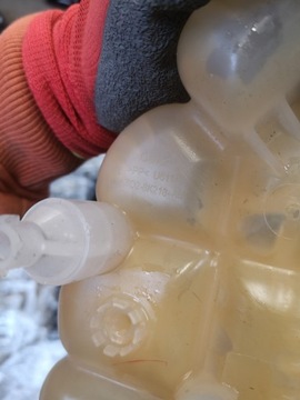 LAND ROVER DISCOVERY SPORT NÁDOBKA VYROVNÁVACÍ K8D2-8K218-AB