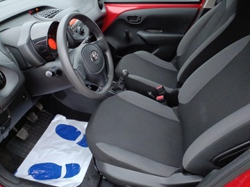 Toyota Aygo II Hatchback 5d 1.0 VVT-i 69KM 2015 Toyota Aygo 1.0 VVT-i X II (2014-) 1.0 VVT-i 69KM, zdjęcie 9