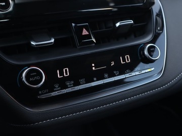 Toyota Corolla XII 2020 Toyota Corolla 2.0 Hybrid, Salon Polska, zdjęcie 14