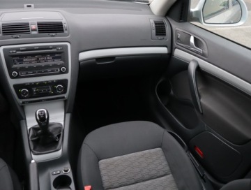 Skoda Octavia II Kombi 1.6 TDI CR DPF 105KM 2012 Skoda Octavia 1.6 TDI, Klima, Klimatronic, zdjęcie 7