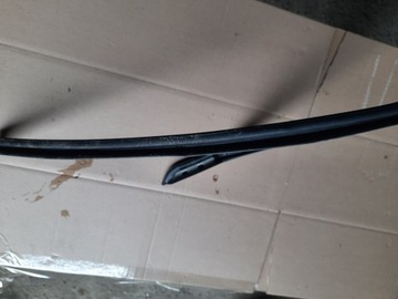 Peugeot 2008 Уплотнитель правой передней двери стекла