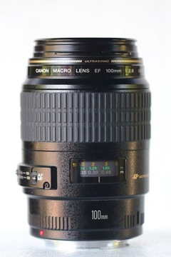 Canon EF 100 Macro mm f/2.8 USM идеален